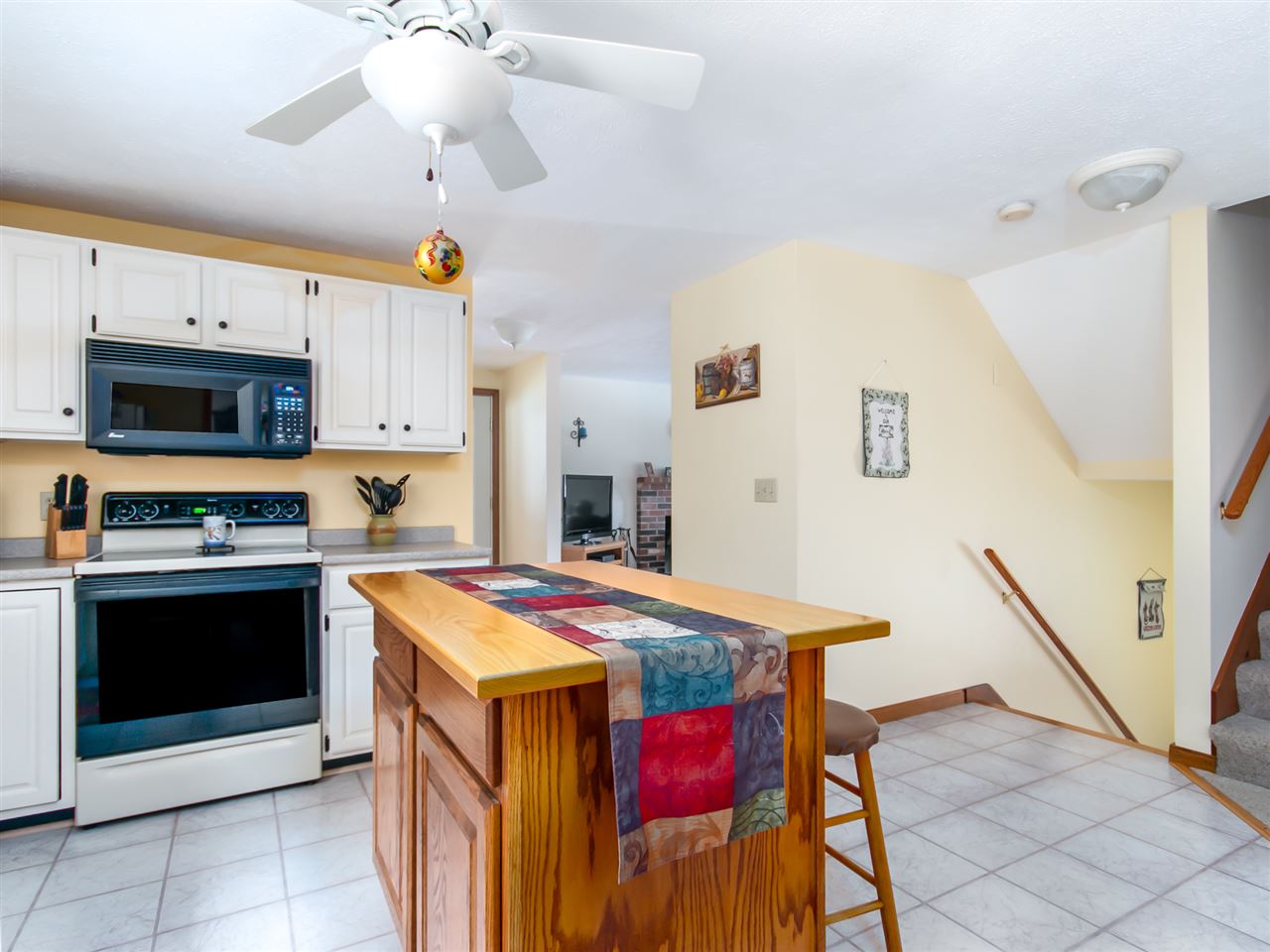 32 Beechwood Road Hudson, NH 03051 - Photo 6 of 17