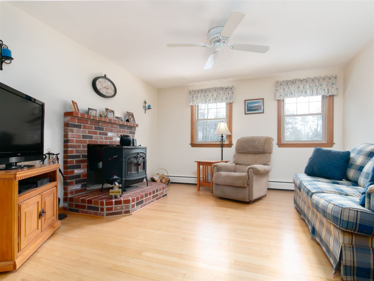 32 Beechwood Road Hudson, NH 03051 - Photo 7 of 17
