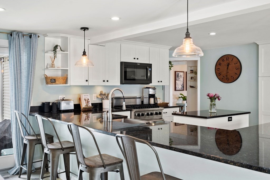 27 Stafford Road Danvers, MA 01923 - Photo 2 of 37 Gallery Image 2
