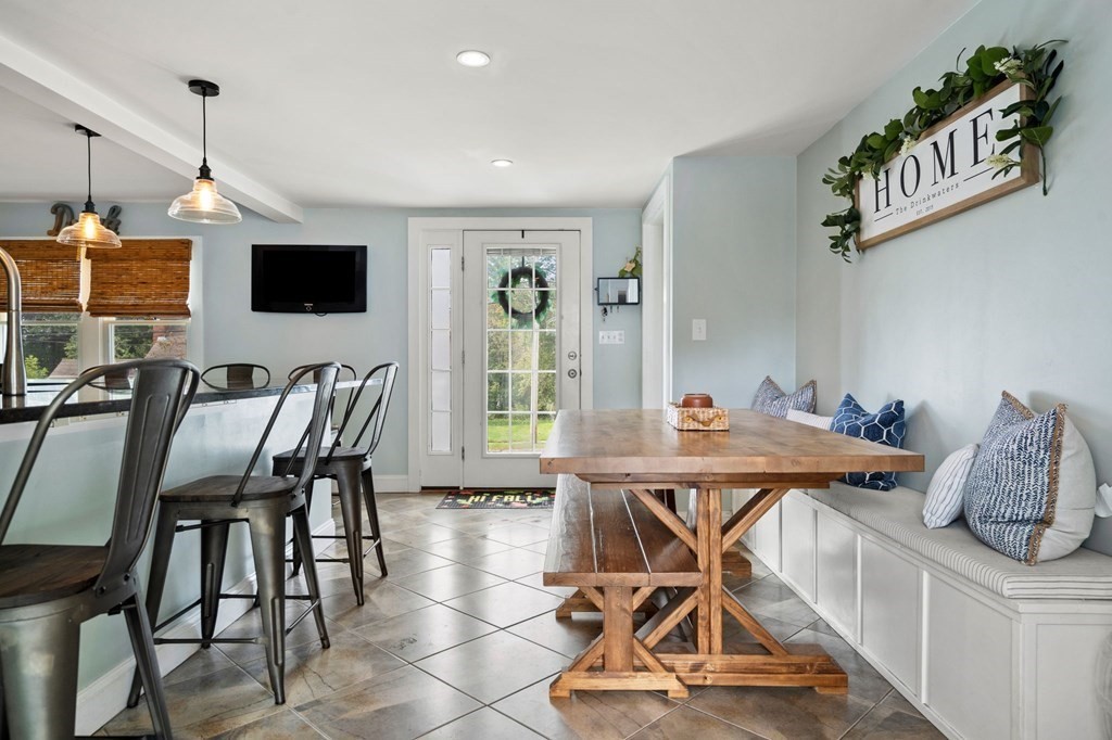 27 Stafford Road Danvers, MA 01923 - Photo 6 of 37 Gallery Image 6
