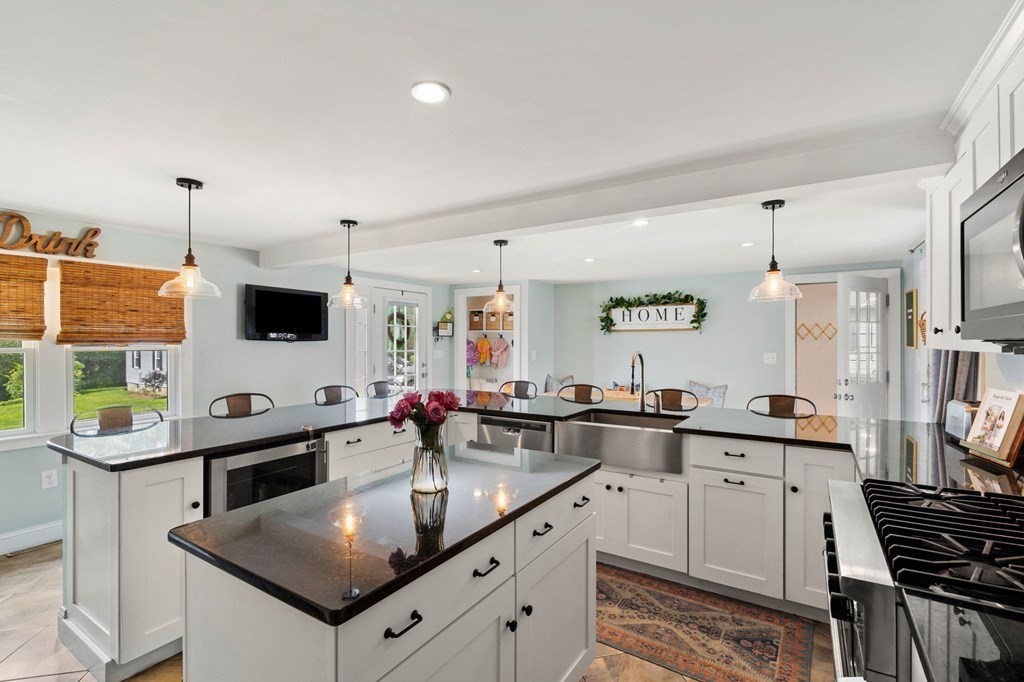27 Stafford Road Danvers, MA 01923 - Photo 7 of 37 Gallery Image 7