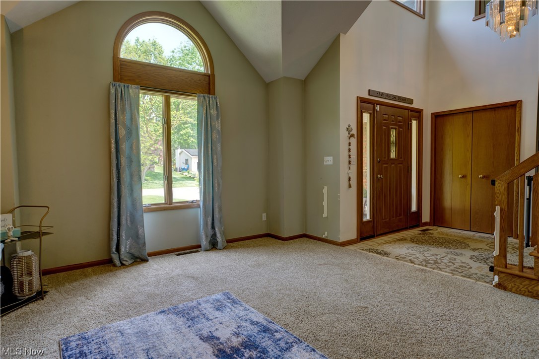 4622 Pinewood Path Akron, OH 44321 - Photo 10 of 35 Living Room