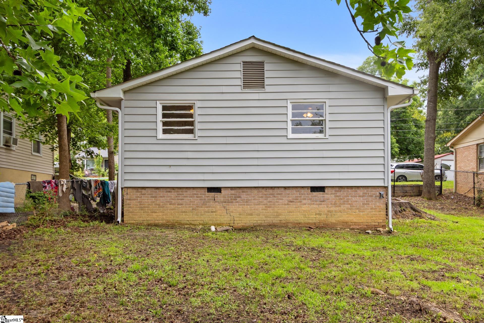 203 Shands Street Clinton, SC 29325 - Photo 26 of 28