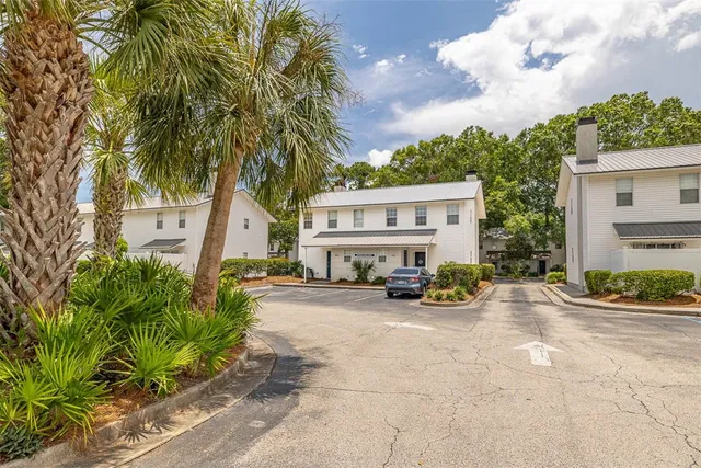 $381,900 | 132 South Island Square Drive, St. Simons Island, GA 31522