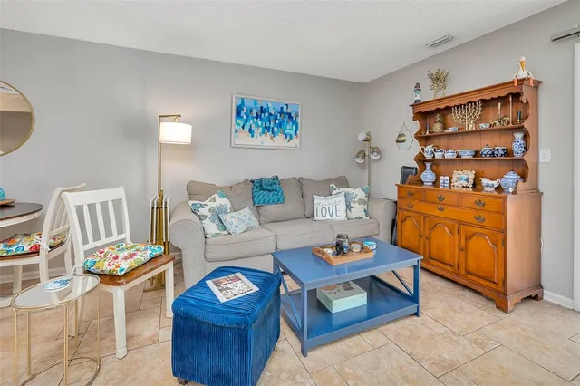 $381,900 | 132 South Island Square Drive, St. Simons Island, GA 31522