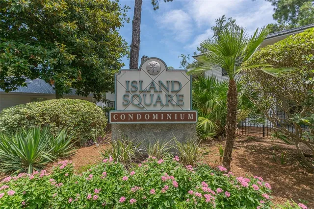 $381,900 | 132 South Island Square Drive, St. Simons Island, GA 31522