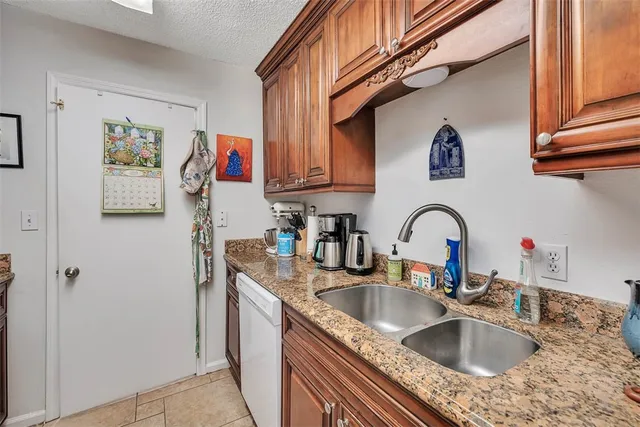 $381,900 | 132 South Island Square Drive, St. Simons Island, GA 31522