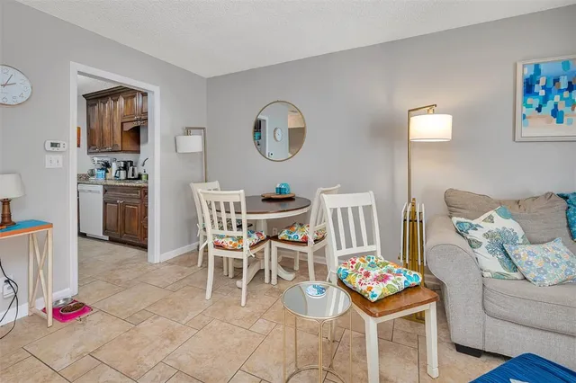 $381,900 | 132 South Island Square Drive, St. Simons Island, GA 31522