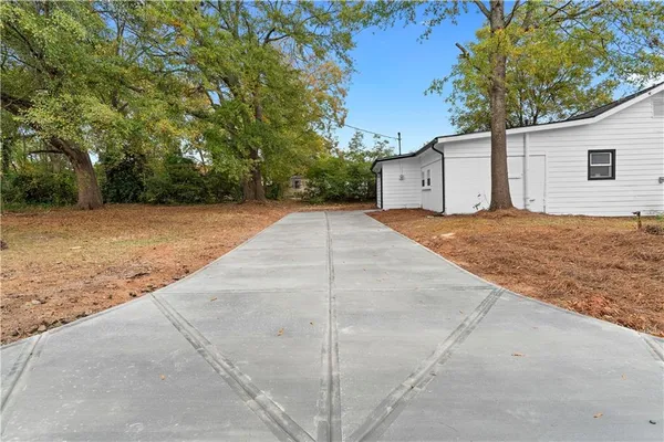 a house view with a outdoor space