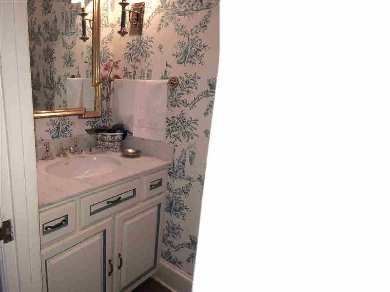 201 Devander Run Ridgeland, MS 39157 - Photo 26 of 47 Powder 1/2 bath near kitchen