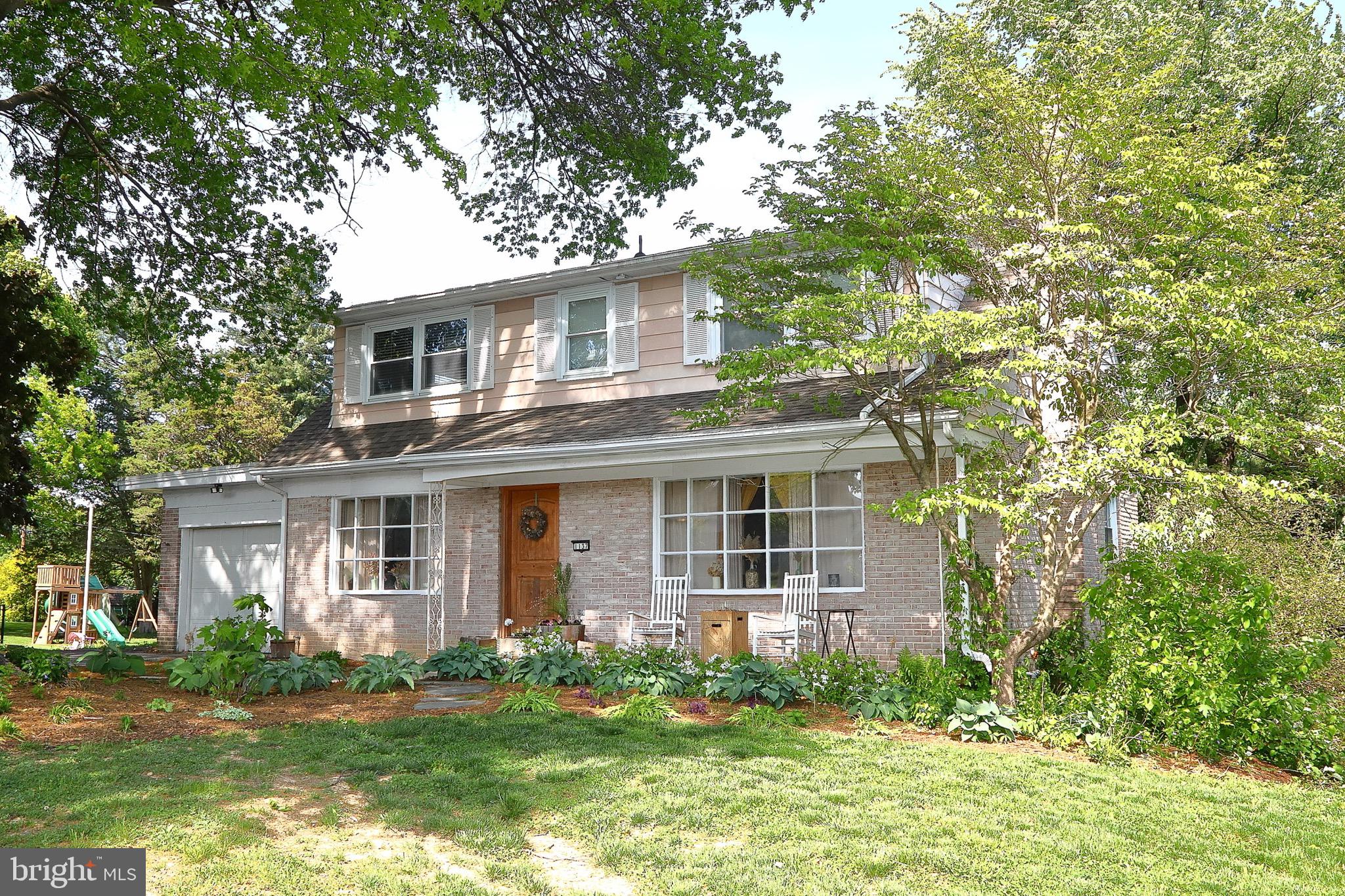 1137 Devonshire Road Lancaster, PA 17601 - Photo 3 of 41