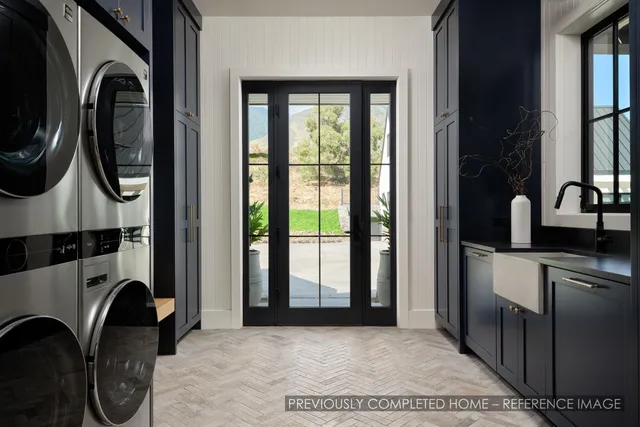 a view of empty room with windows