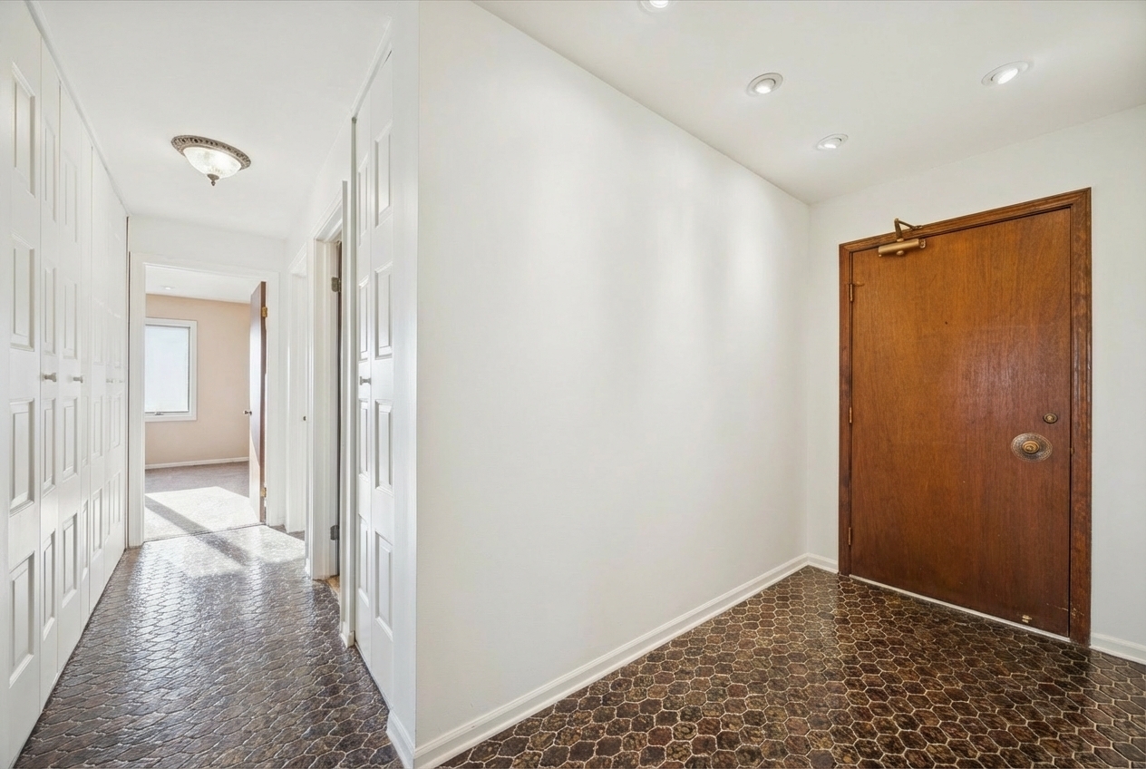 453 Raintree Drive, Unit 5A Glen Ellyn, IL 60137 - Photo 3 of 16