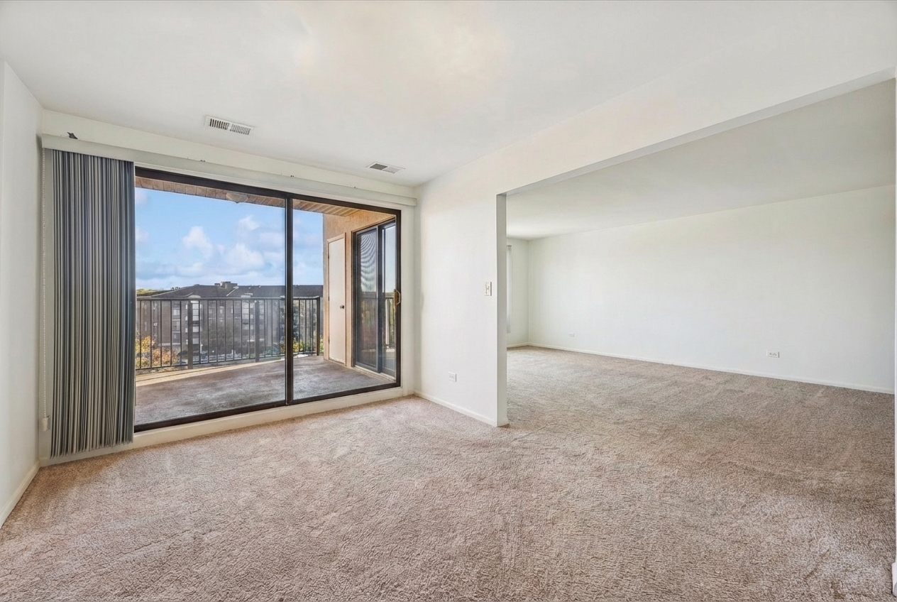 453 Raintree Drive, Unit 5A Glen Ellyn, IL 60137 - Photo 5 of 16