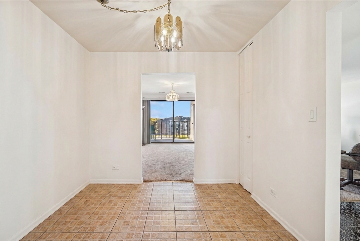 453 Raintree Drive, Unit 5A Glen Ellyn, IL 60137 - Photo 7 of 16