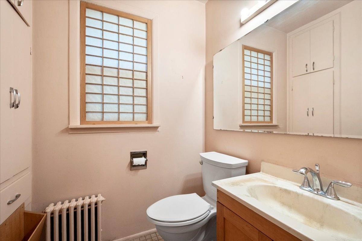 524 Hamilton Street Evanston, IL 60202 - Photo 11 of 32 a bathroom with a sink a toilet and a window