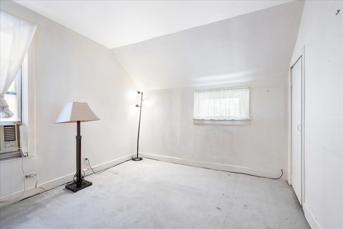 524 Hamilton Street Evanston, IL 60202 - Photo 16 of 32 a view of an empty room with a window