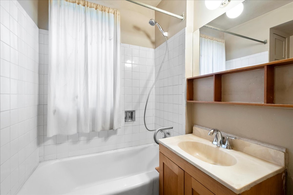 524 Hamilton Street Evanston, IL 60202 - Photo 17 of 32 a bathroom with a sink vanity tub and shower