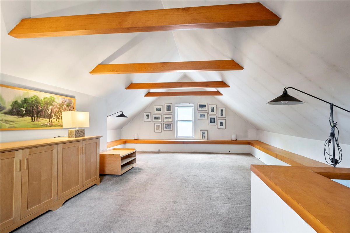 524 Hamilton Street Evanston, IL 60202 - Photo 18 of 32 a view of front door and bedroom