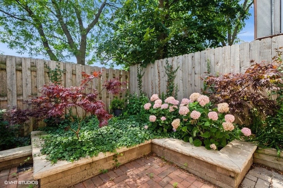 524 Hamilton Street Evanston, IL 60202 - Photo 23 of 32 a view of a garden with plants