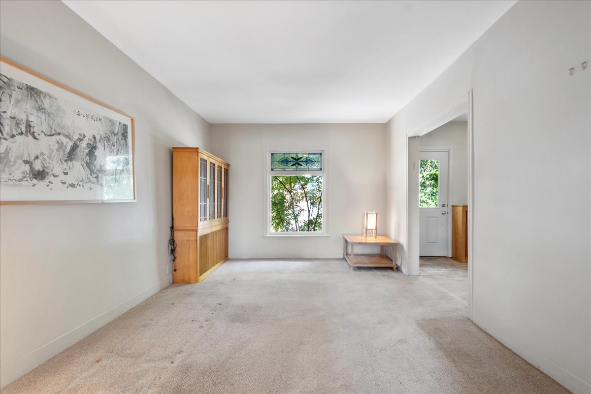 524 Hamilton Street Evanston, IL 60202 - Photo 5 of 32 a view of a room with window and cabinet
