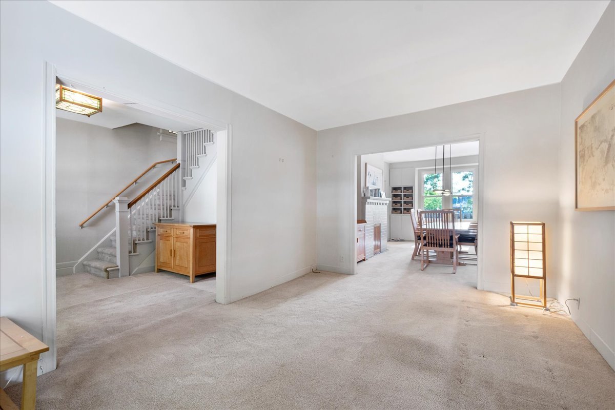 524 Hamilton Street Evanston, IL 60202 - Photo 6 of 32 a view of a livingroom with furniture and a window