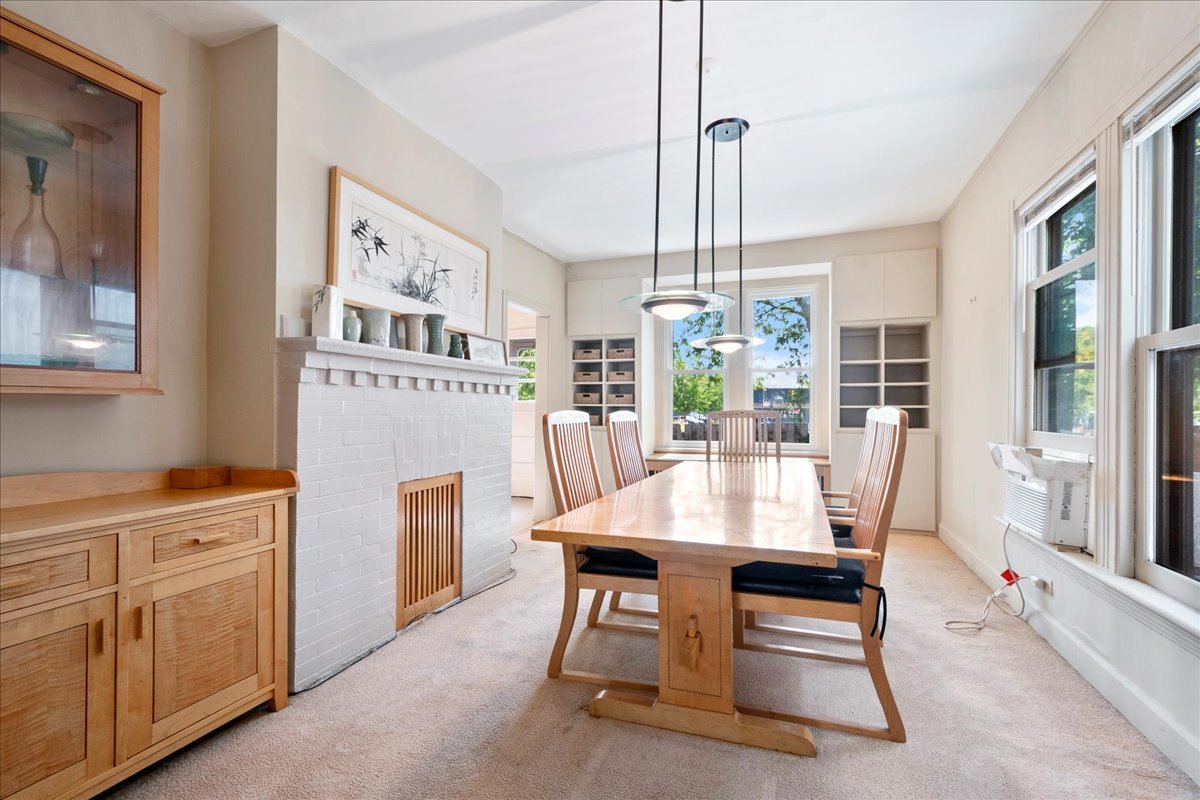 524 Hamilton Street Evanston, IL 60202 - Photo 8 of 32 a dining room with furniture and window