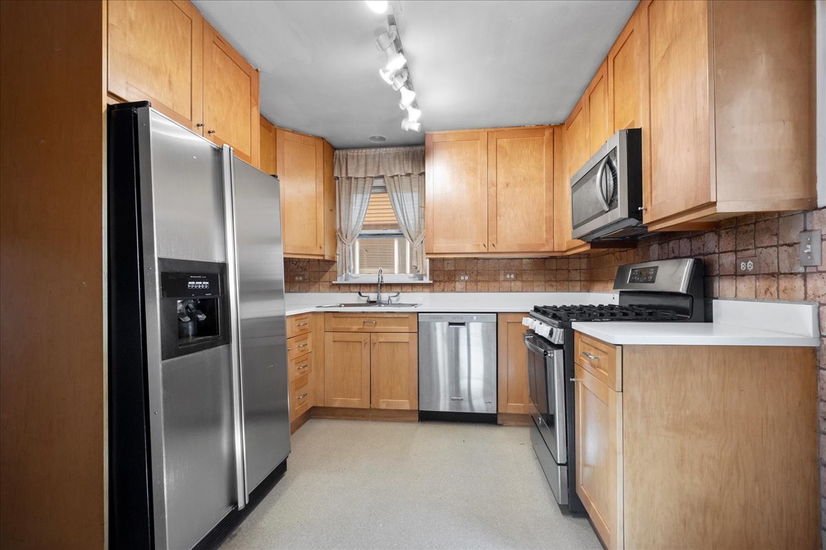 524 Hamilton Street Evanston, IL 60202 - Photo 9 of 32 a kitchen with stainless steel appliances granite countertop a refrigerator a stove and a sink