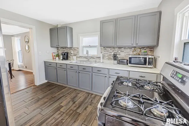 $175,000 | 903 East Lake Avenue, Peoria Heights, IL 61616