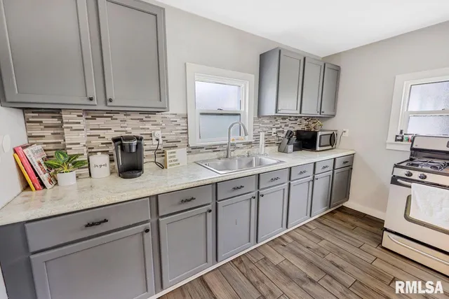 $175,000 | 903 East Lake Avenue, Peoria Heights, IL 61616