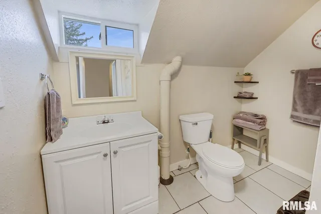 $175,000 | 903 East Lake Avenue, Peoria Heights, IL 61616