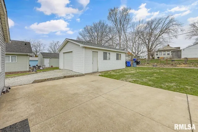 $175,000 | 903 East Lake Avenue, Peoria Heights, IL 61616
