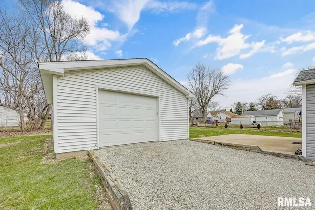 $175,000 | 903 East Lake Avenue, Peoria Heights, IL 61616