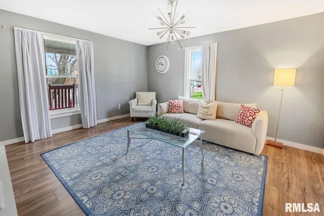 $175,000 | 903 East Lake Avenue, Peoria Heights, IL 61616