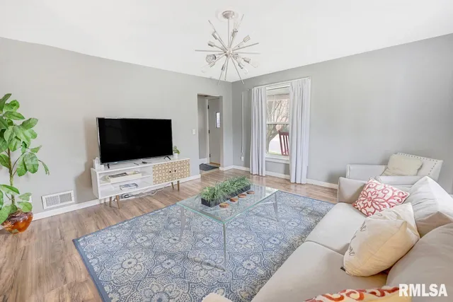 $175,000 | 903 East Lake Avenue, Peoria Heights, IL 61616