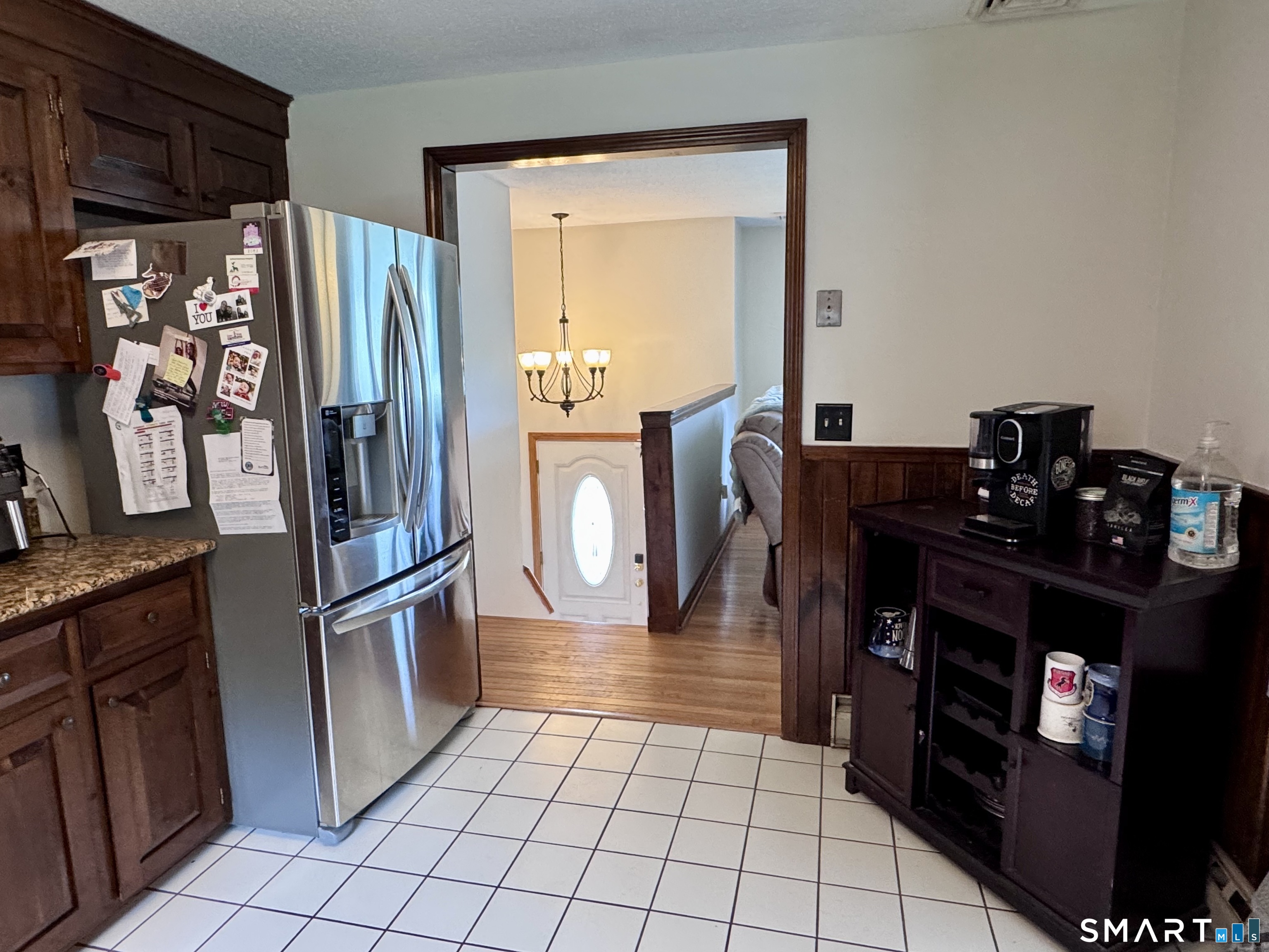 24 Middle Road Enfield, CT 06082 - Photo 11 of 38
