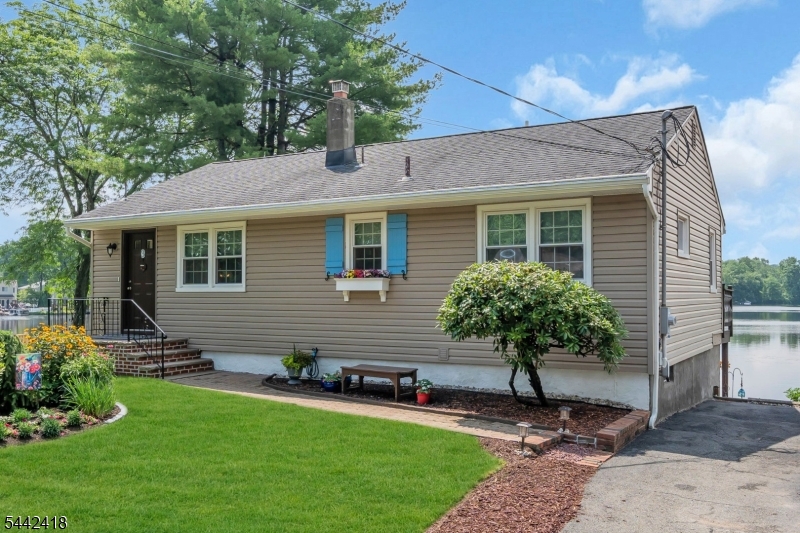 3 Duck Point Terrace Wharton, NJ 07885 - Photo 1 of 38