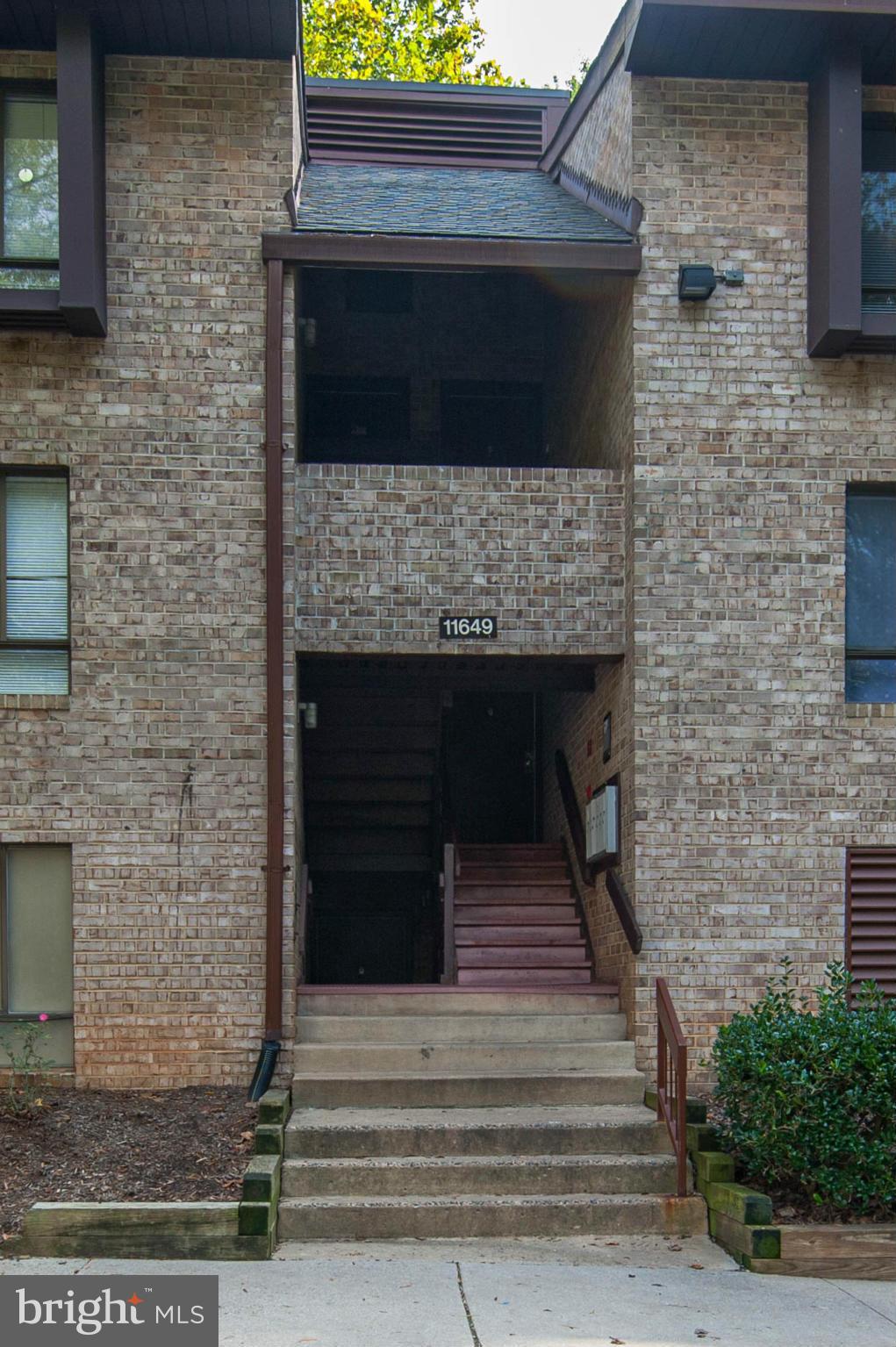 11649 Stoneview Square, Unit 22C Reston, VA 20191 - Photo 2 of 30 Building Entry