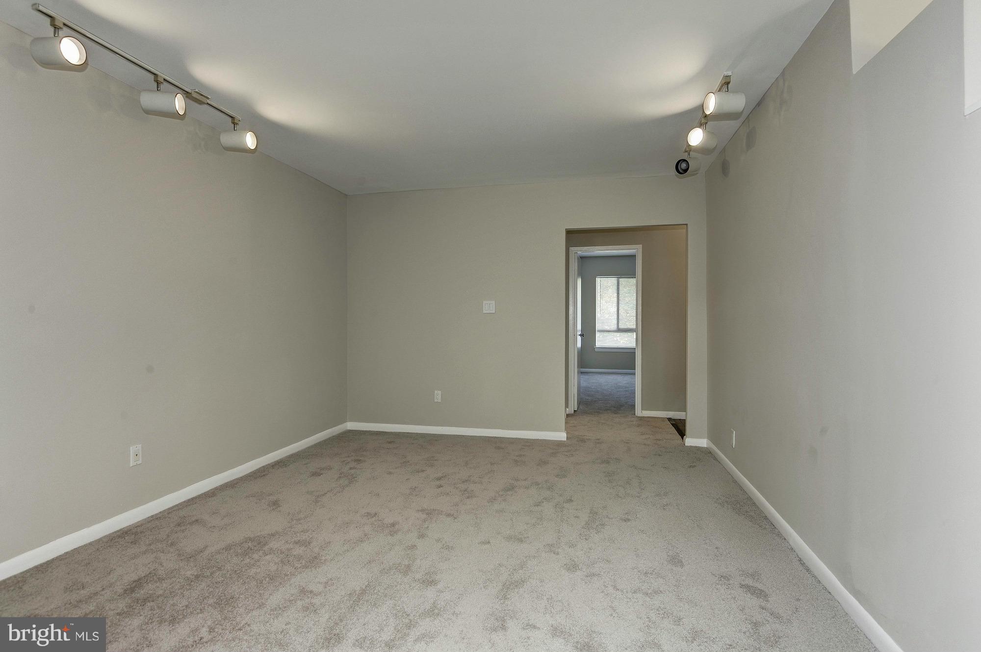 11649 Stoneview Square, Unit 22C Reston, VA 20191 - Photo 12 of 30 Living Room to hallway