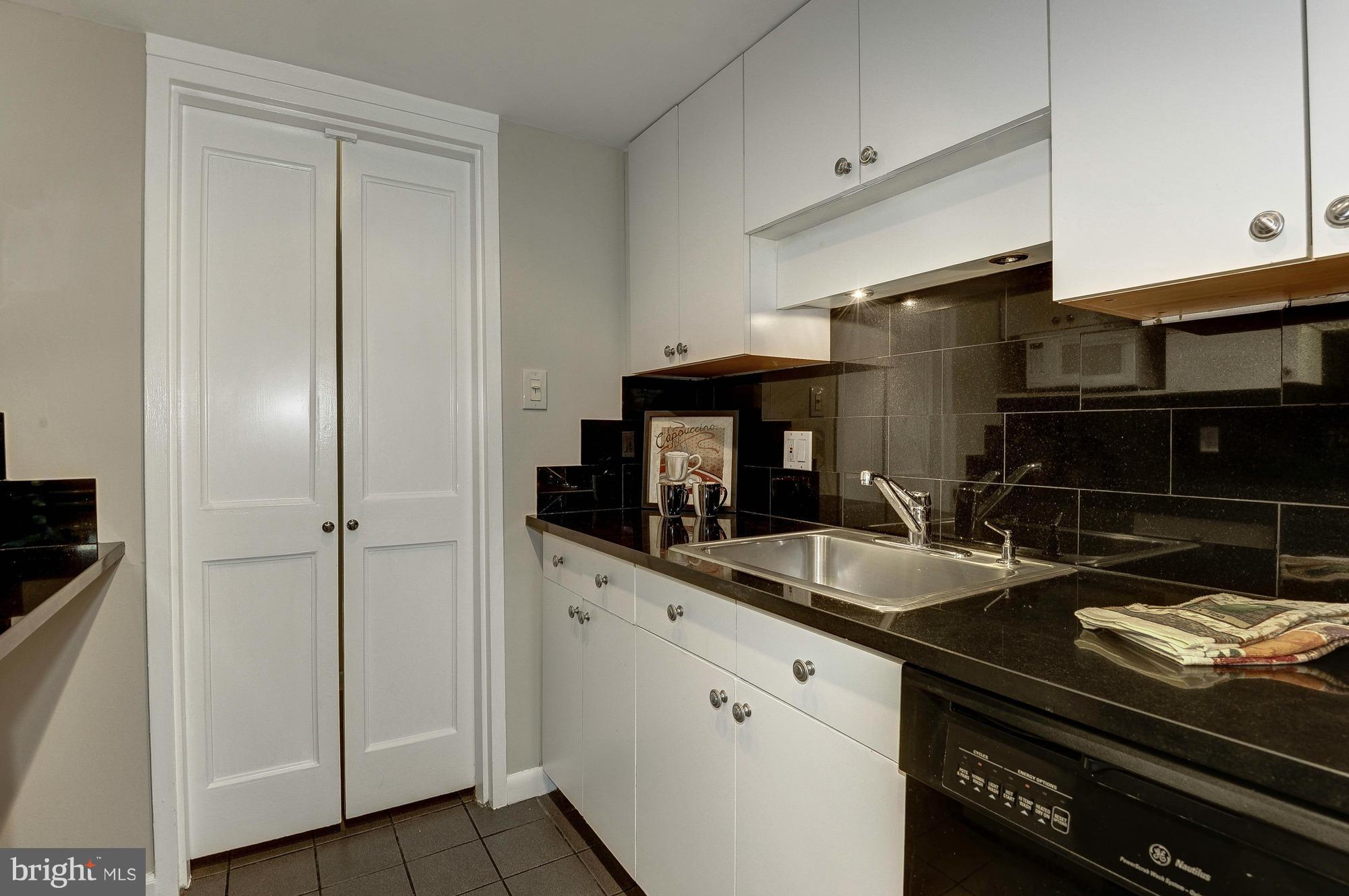 11649 Stoneview Square, Unit 22C Reston, VA 20191 - Photo 24 of 30 Kitchen