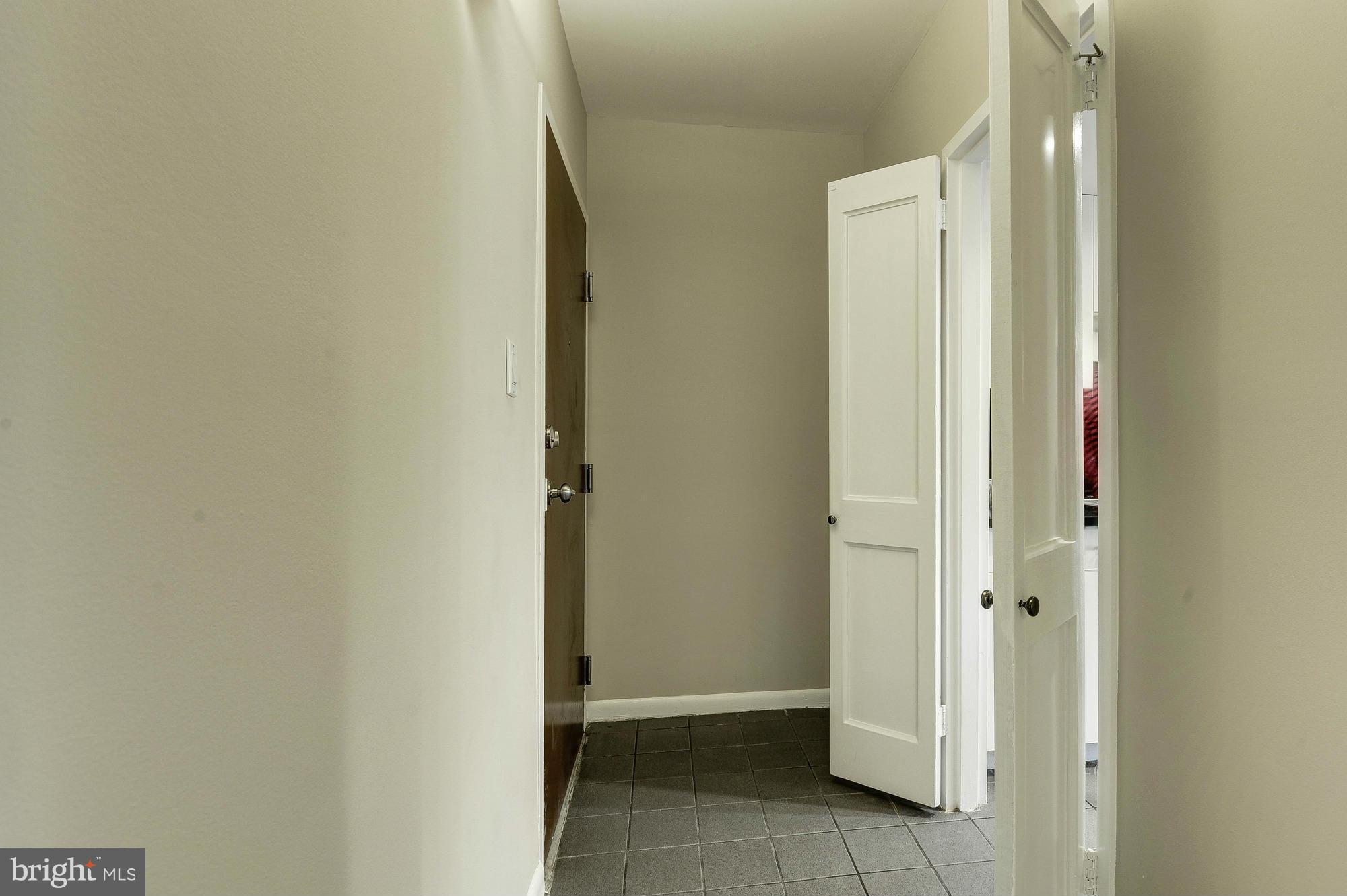 11649 Stoneview Square, Unit 22C Reston, VA 20191 - Photo 4 of 30 Just inside the front door