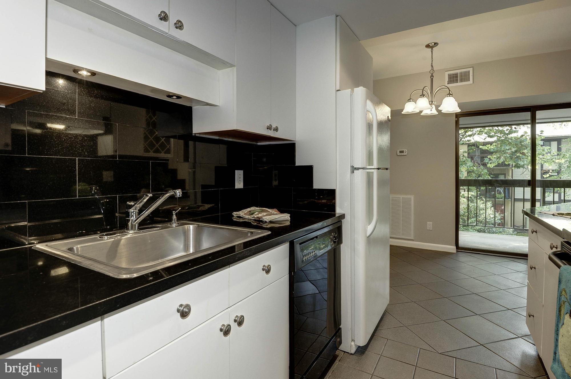 11649 Stoneview Square, Unit 22C Reston, VA 20191 - Photo 6 of 30 Kitchen