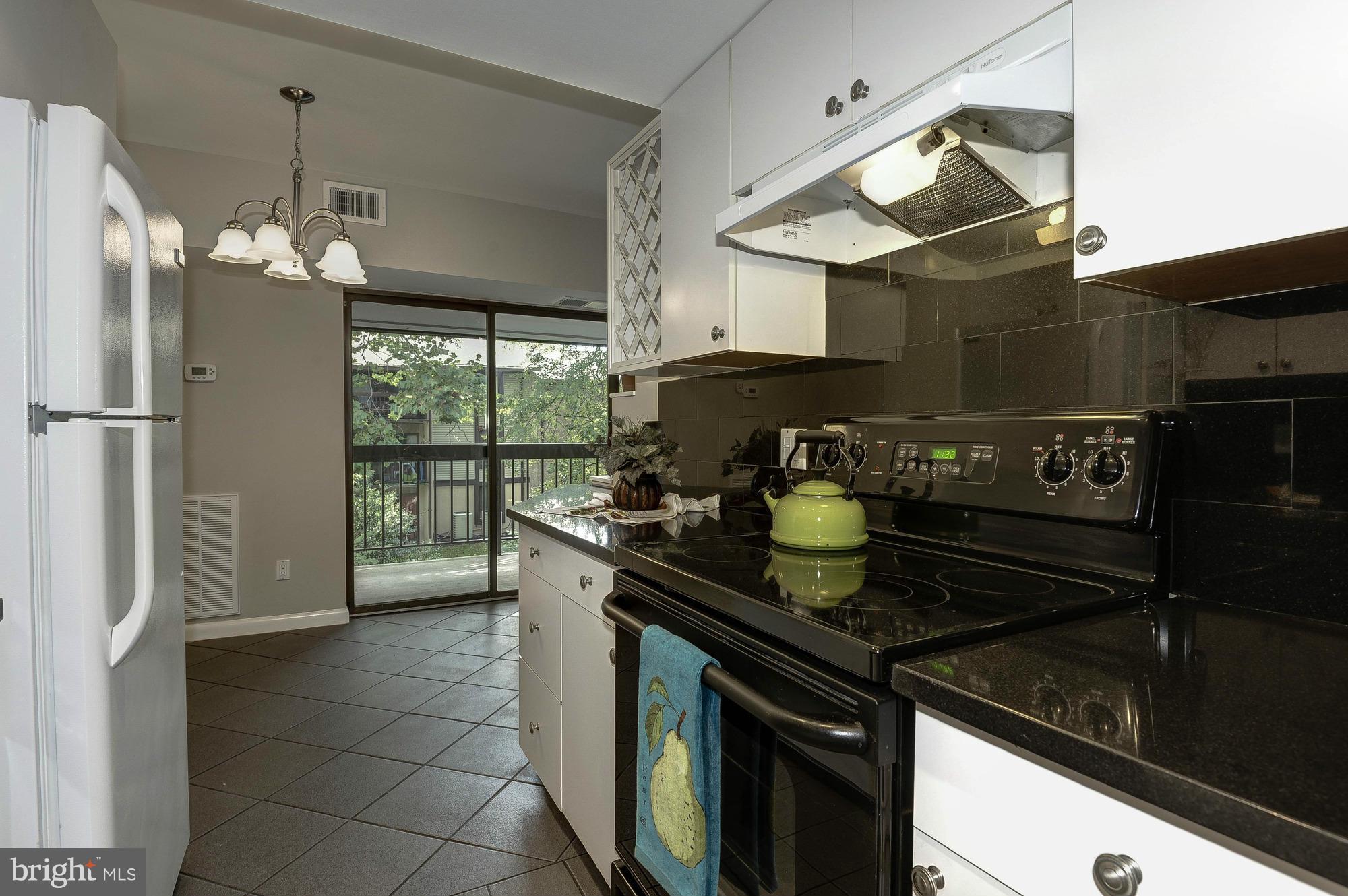 11649 Stoneview Square, Unit 22C Reston, VA 20191 - Photo 7 of 30 Kitchen