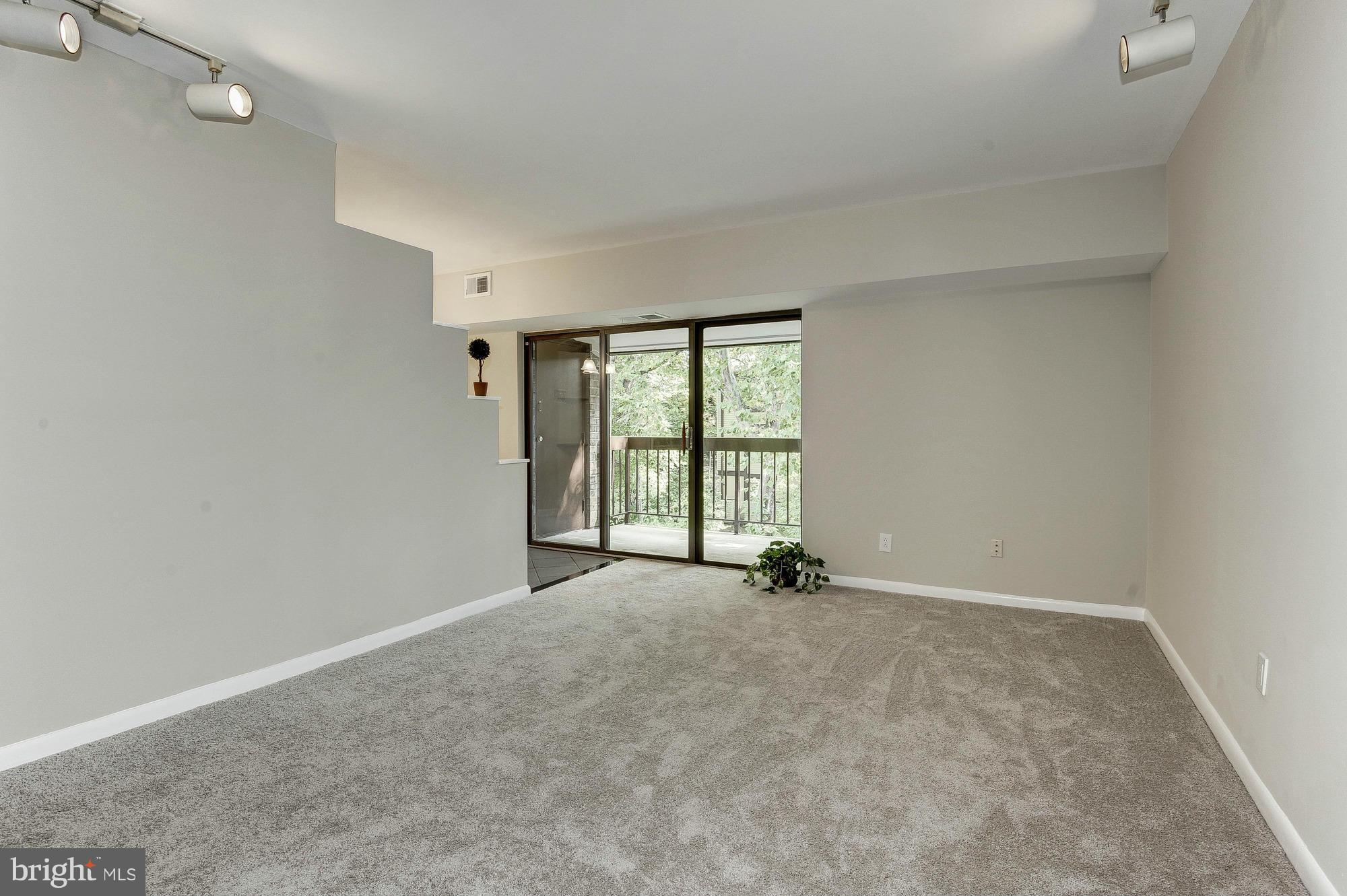 11649 Stoneview Square, Unit 22C Reston, VA 20191 - Photo 9 of 30 Living Room