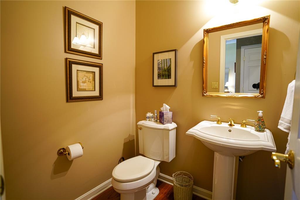 949 Meadowbrook Road Trafford, PA 15085 - Photo 12 of 22 Powder room