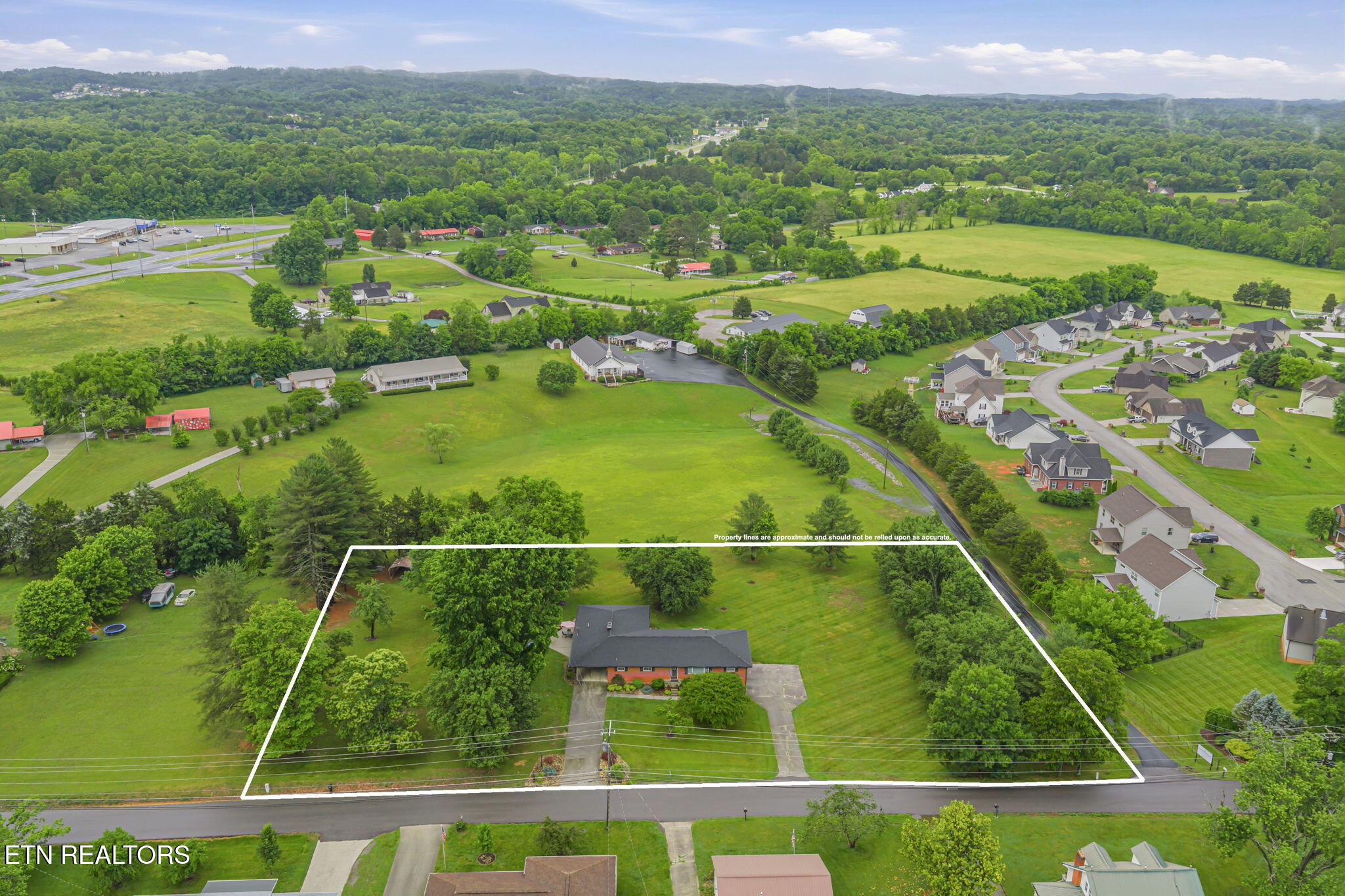 9402 Johnson Road Strawberry Plains, TN 37871 - Photo 2 of 60 65-web-or-mls-9402 Johnson Road-57-1
