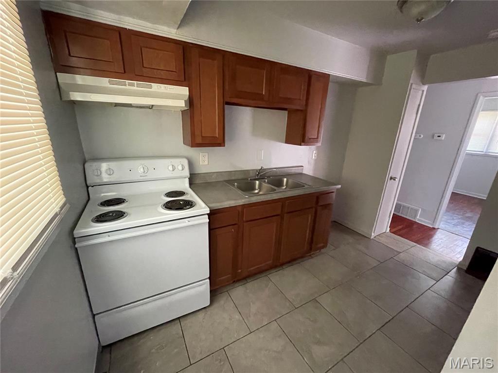 323 Crawford Road St. Louis, MO 63137 - Photo 8 of 30 Gallery Image 8
