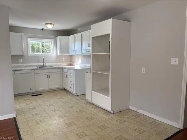 $1,249 | 706 South Benbow Road, Greensboro, NC 27401