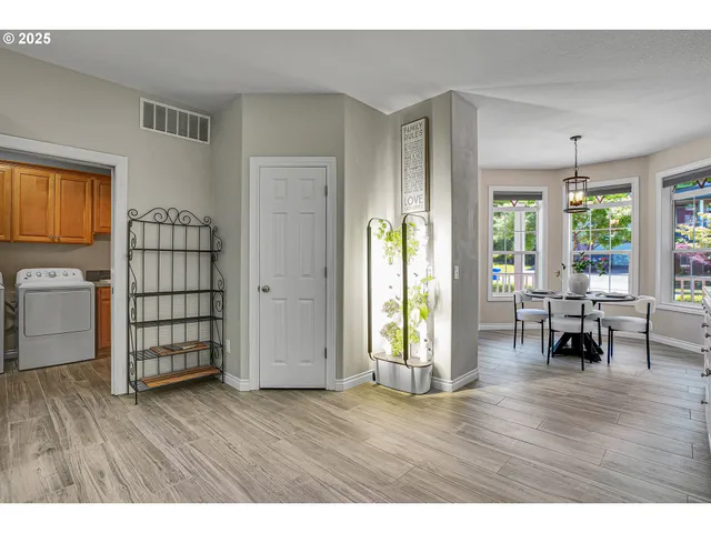 $1,000,000 | 2672 Southeast Vista Way, Gresham, OR 97080