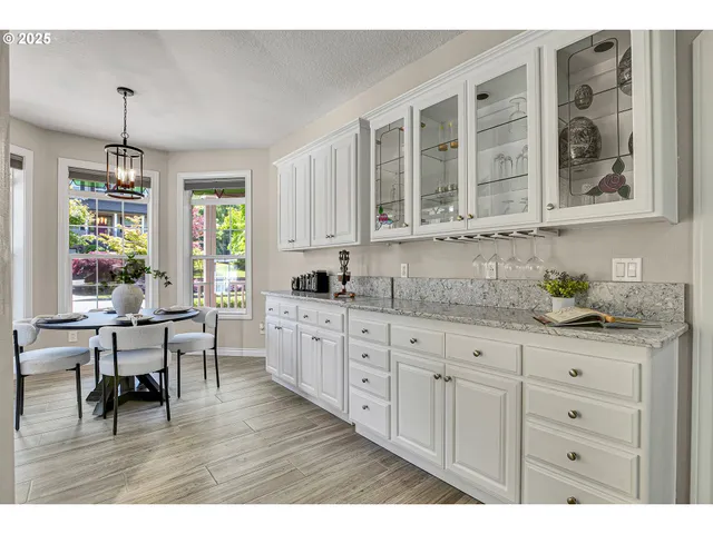 $1,000,000 | 2672 Southeast Vista Way, Gresham, OR 97080